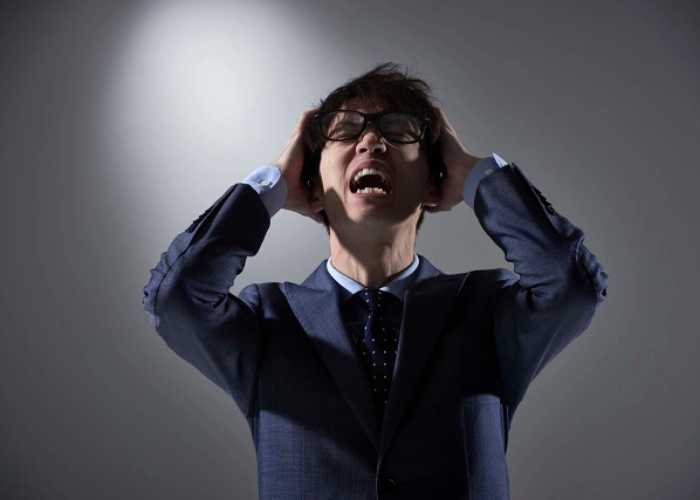 情绪低落忧郁，易暴躁生气，难以入眠